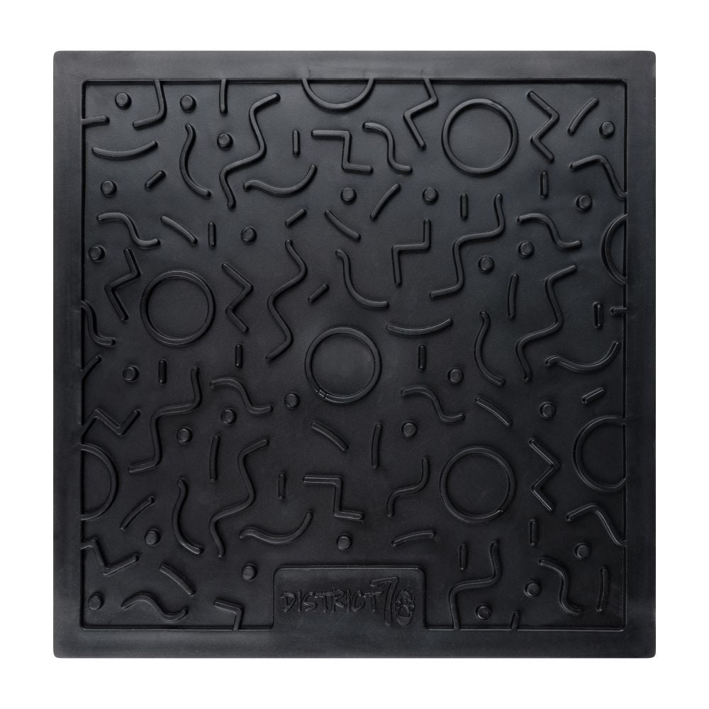 District 70 hondenlikmat quest donkergrijs 28×28 cm – merengue & terra