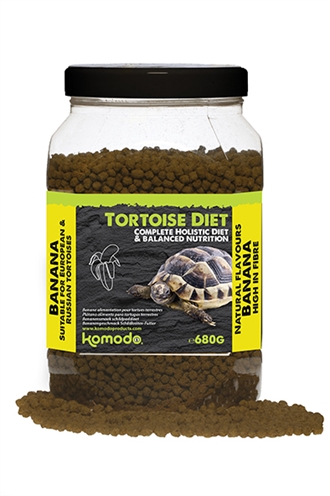 Komodo voer schildpad banaan