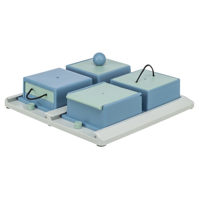 TRIXIE Puzzelspel voor honden DOG ACTIVITY POKER BOX 1 Interactief snackspel met 4 verschillende openingen en anti-slip - Rood/Geel/Zwart - 31x31x11 cm