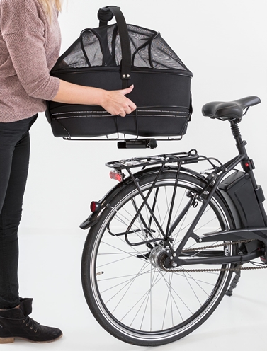 TRIXIE Fietsmand Bagagedrager Breed Metalen frame, gaas-afdekking en korthouder, uitneembare pluche bodem - Zwart - 60x29x49 cm (tot 8 kg)