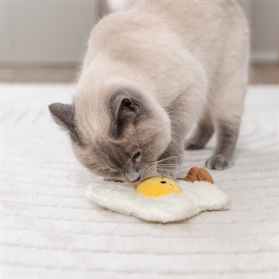 TRIXIE Kattenspeelgoed Gebakken Ei XXL - Gevuld met Amerikaanse catnip, ritselend, voor grote katten - 18 cm