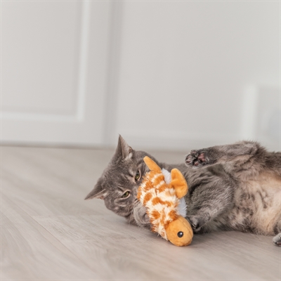 TRIXIE Strampel-Schildkröte Katzenspielzeug Plüsch - strampelt bei Berührung, aufladbar (USB-C), stoppt nach 15 s - Grün - 14 cm