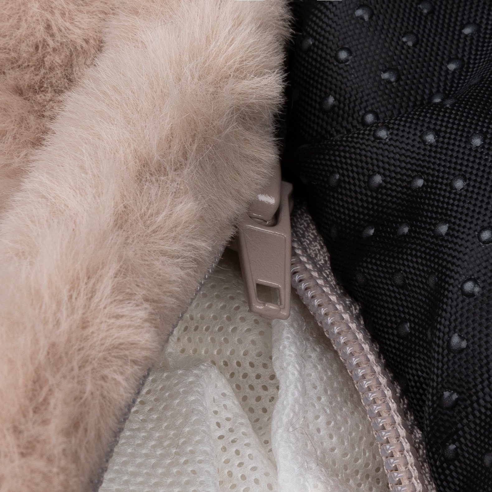 District 70 Hundebett NUZZLE Taupe 75×75 cm - Dunkelgrau & Merengue