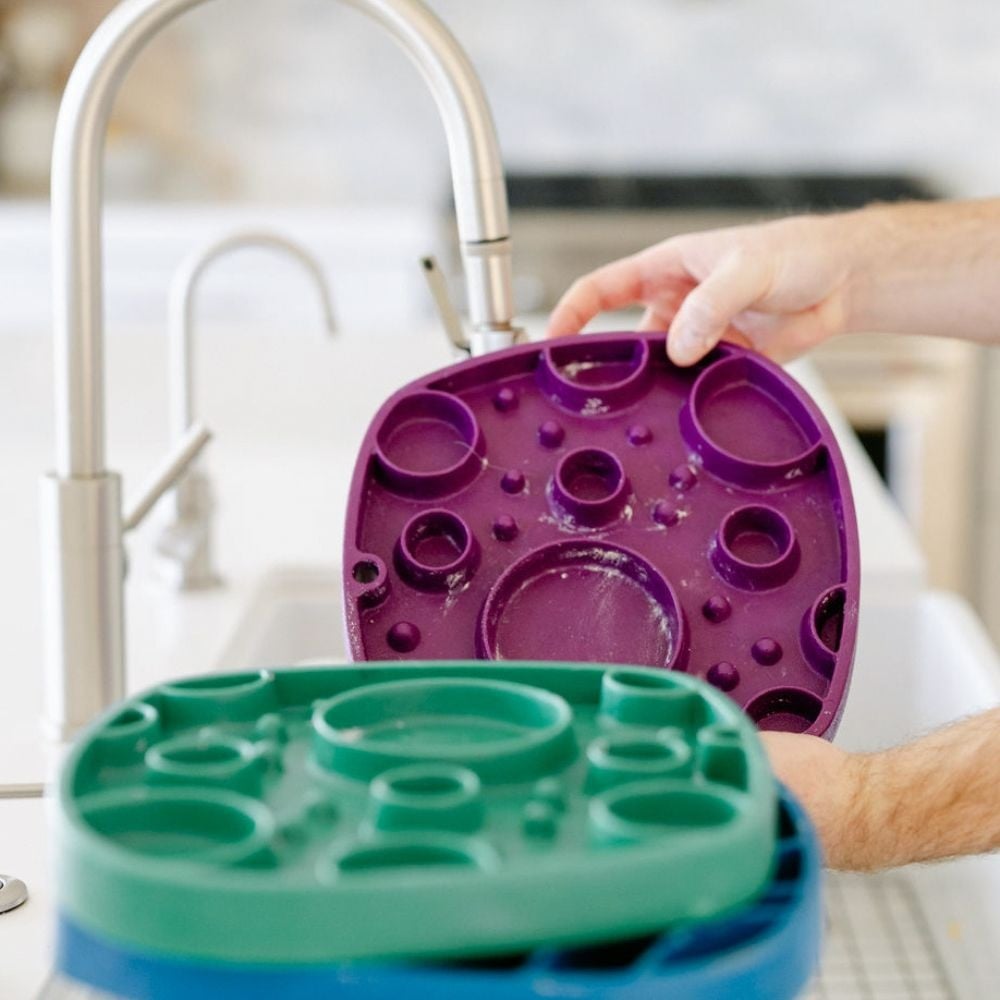 West Paw Feast Mat™ Slow Feeder Bubbles 25×20 cm – Tropic Red