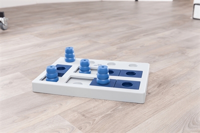 TRIXIE Hondenspel Dog Activity Chess 40×27 cm – Zwart/Oranje/Rood