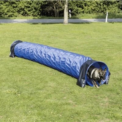 TRIXIE Hondentunnel Dog Activity Agility Basis – Veilig zonder haringen, duurzaam polyester - Blauw - 60 cm x 5 m