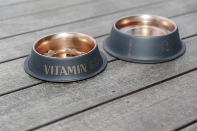 TRIXIE Voer- en waterbak Be Nordic RVS met verwijderbare anti-slip ring - Zwart/Brons - 23 cm (900 ml)