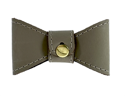 SAZZZ Vlinderstrik Leer Taupe L 3×3 cm – Voor Halsband 3 cm