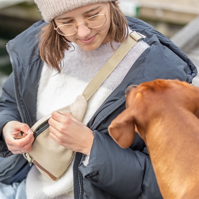 TRIXIE Heuptas Be Nordic Zand 24×8×11 cm – Verstelbare riem 50-165 cm