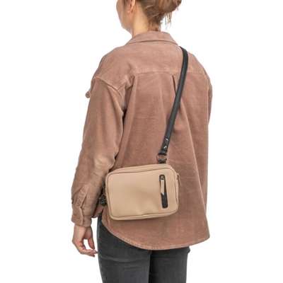 TRIXIE Schoudertas Voor Uitlaten Cappuccino 23×5×16 cm – Kunstleer