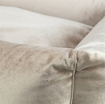 TRIXIE Hondenmand Malia Be Eco | Gerecycled velours, wasbare hoes - Goudzand - 65x55 cm