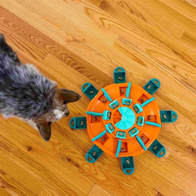 NINA OTTOSSON hondenpuzzel Tower of Treats Oranje/Blauw 36×36 cm – Level 4