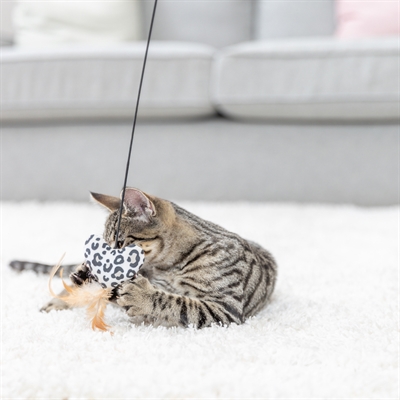 <span id="brand" data="trixie"/> kattenhengel hart hout/katoen 50 cm met catnip – panterprint